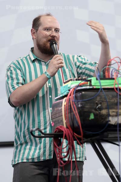 DAN DEACON - 2015-05-29 - NIMES - Grande Scene Flamingo - 